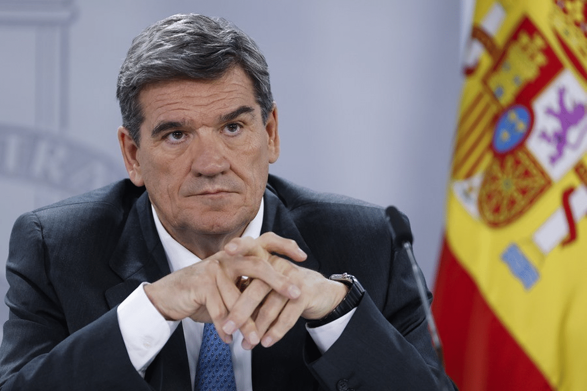 Escrivá ve compatible que los bancos privados emitan ‘stablecoins’ con el papel de los bancos centrales